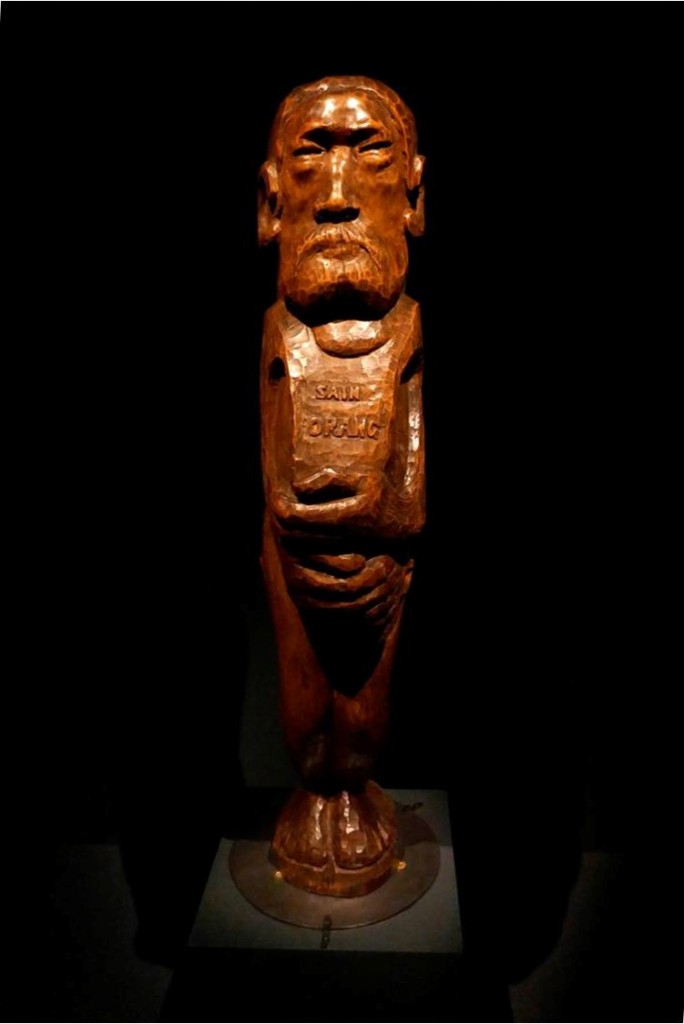 Gauguin sculpteur : Saint-Orang (1903) Dérision de l’apport occidental Gauguin se veut le défenseur des traditions polynésiennes